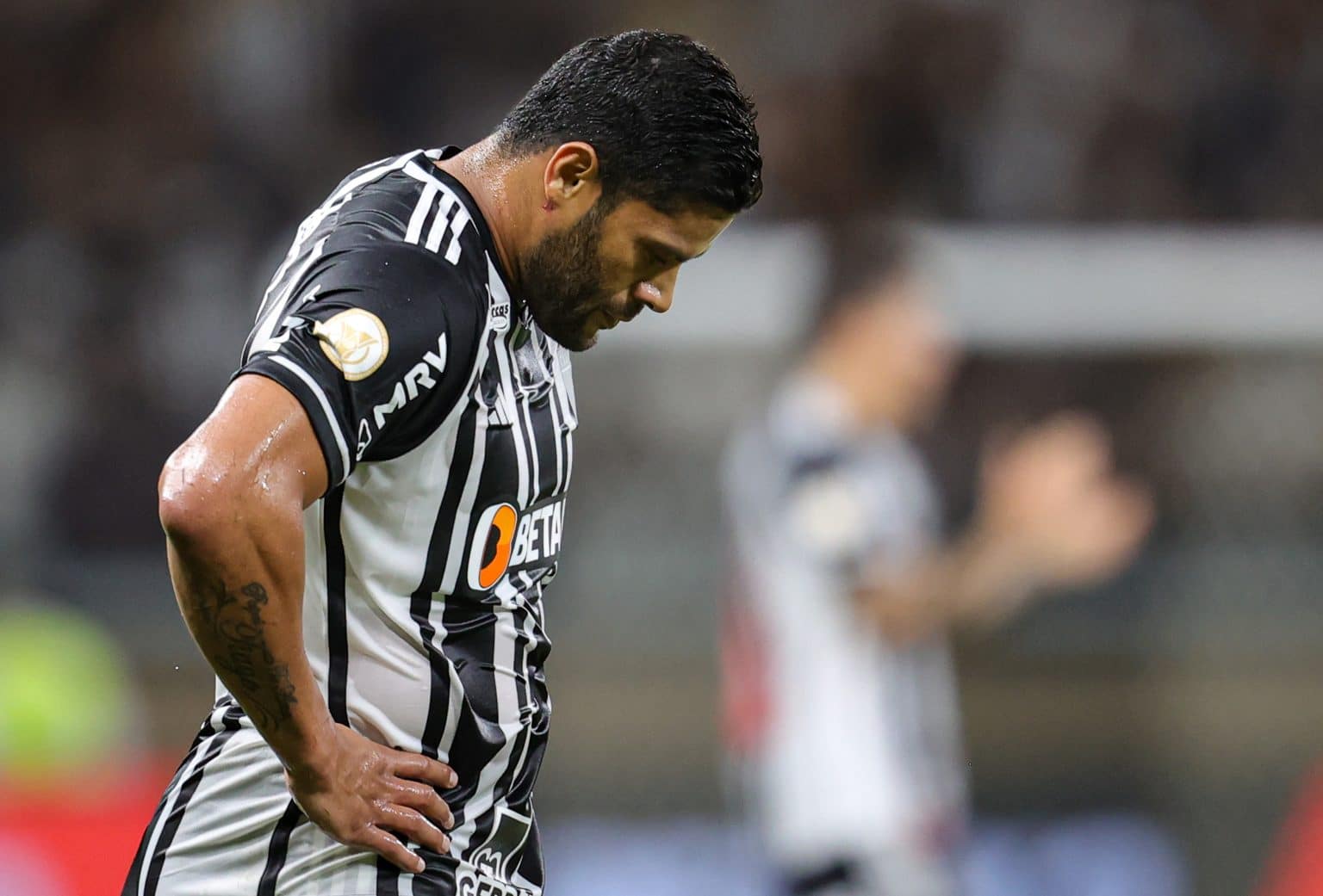 &ldquo;Enquanto n&atilde;o mudar, vai ser uma m&hellip; o futebol&rdquo;, dispara Hulk contra arbitragem