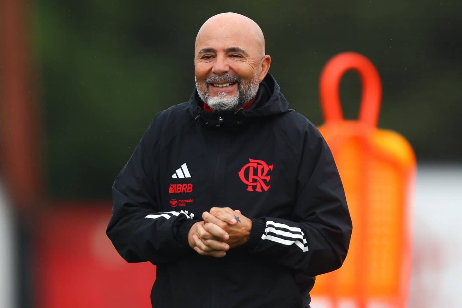 &ldquo;Outras posi&ccedil;&otilde;es&rdquo;, Sampaoli &lsquo;descarta&rsquo; lateral-direito e mira outros refor&ccedil;os no Flamengo