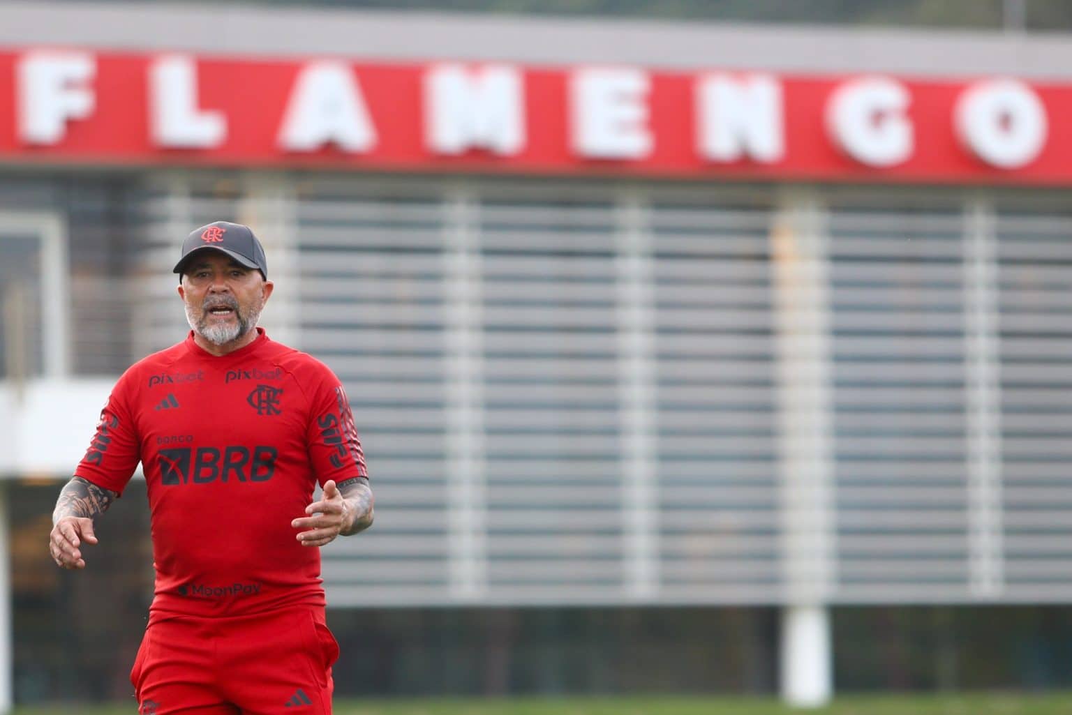 Sampaoli identifica &lsquo;problem&atilde;o&rsquo; no Flamengo e convoca reuni&atilde;o com elenco rubro-negro
