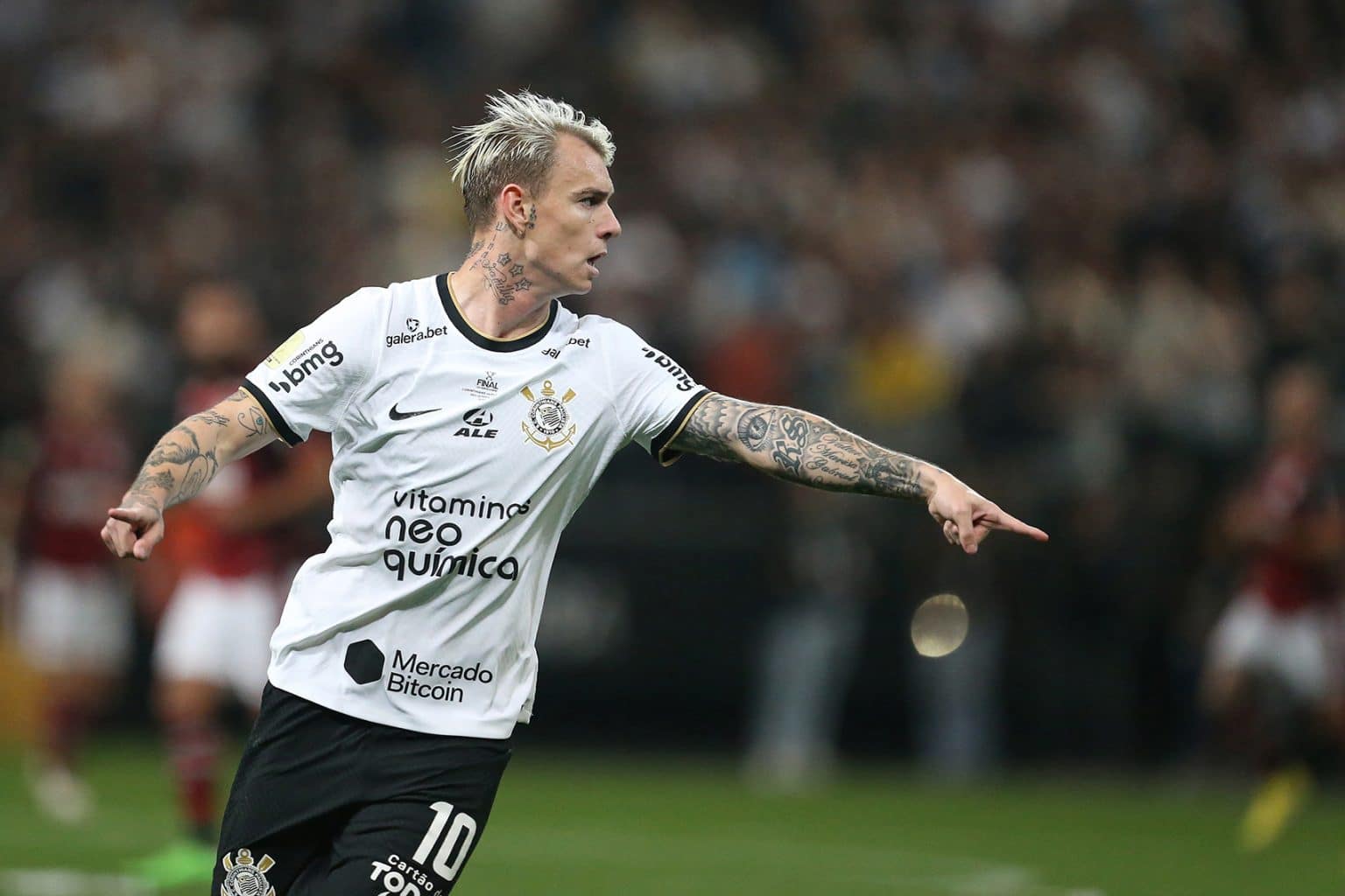 R&oacute;ger Guedes iguala recorde na carreira; veja detalhes