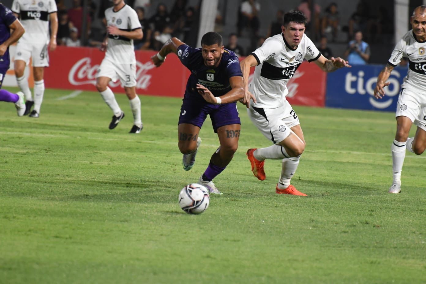 Exclusiva: Atacante brasileiro rival do RB Bragantino na Sula analisa duelo: "O estilo de jogo dos times é diferente"