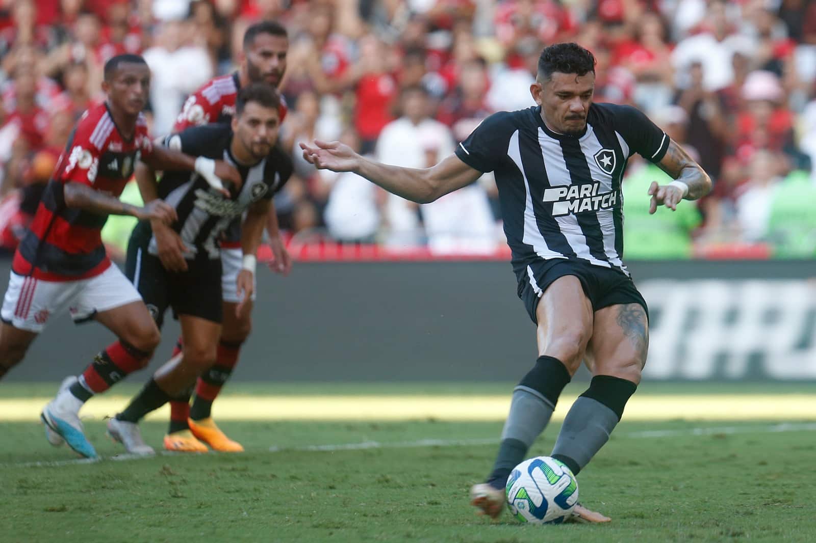 Tiquinho Soares chega ao 12&ordm; gol na temporada; veja n&uacute;meros pelo Botafogo