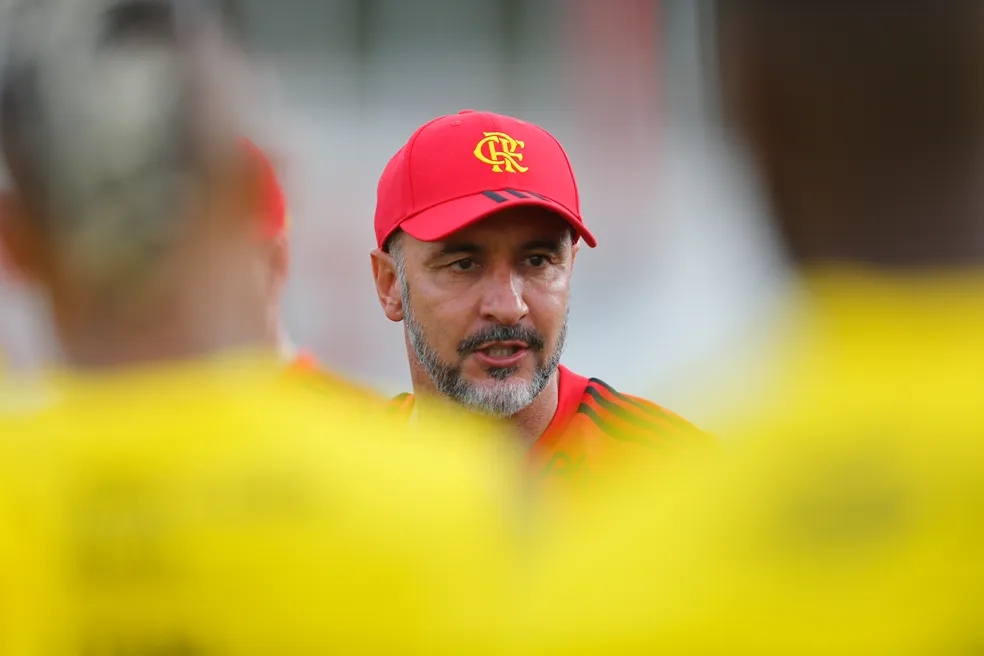 Vítor Pereira amarga pior desempenho entre técnicos da gestão Landim no Flamengo; veja ranking