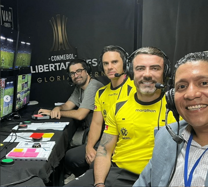 "Eu n&atilde;o aguentava mais viver um personagem", confira a entrevista exclusiva com Igor Benevenuto, 1&ordm; &aacute;rbitro FIFA a se declarar gay