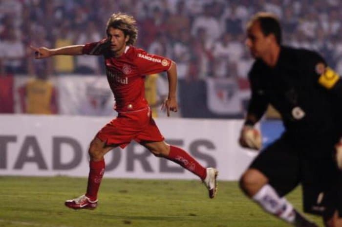 Rafael S&oacute;bis provoca torcedores do S&atilde;o Paulo: &ldquo;a hist&oacute;ria vai te responder&rdquo;; confira