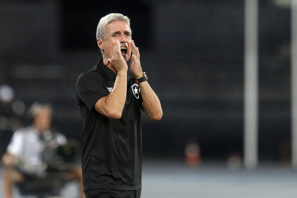 Refor&ccedil;o do Botafogo &eacute; expulso no Uruguai por motivo inusitado