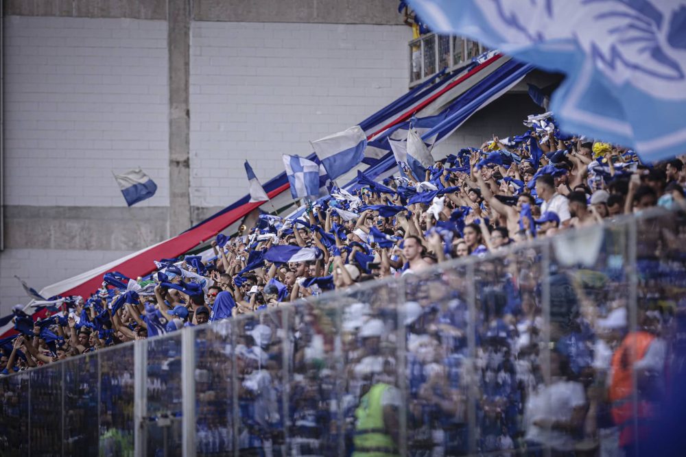 &ldquo;O campe&atilde;o voltou&rdquo;: torcida do Cruzeiro celebra vit&oacute;ria e lideran&ccedil;a do Brasileir&atilde;o; veja rea&ccedil;&otilde;es