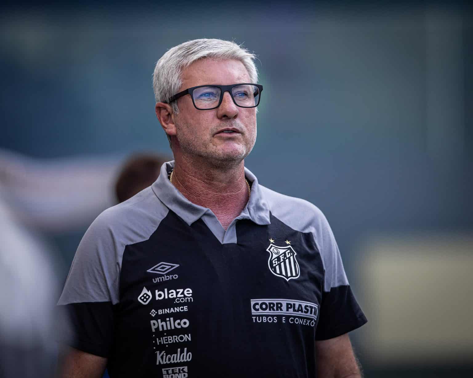 Odair lamenta novo trope&ccedil;o do Santos e &lsquo;se esquiva&rsquo; de pergunta sobre objetivo no Brasileir&atilde;o