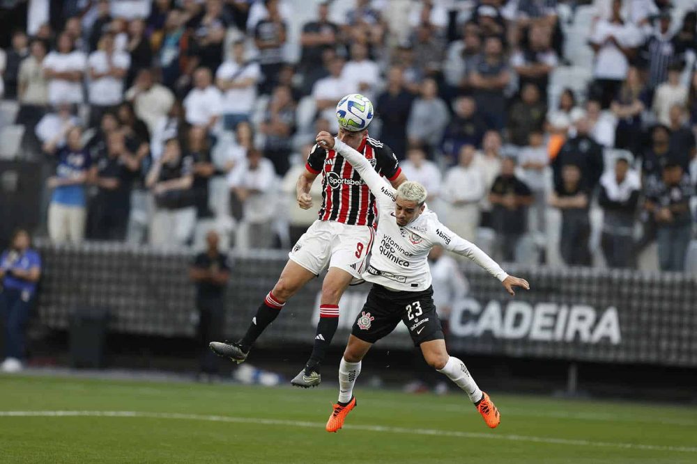 Fagner ironiza arbitragem de Corinthians x São Paulo e aponta ‘solução’ para Timão sair da crise