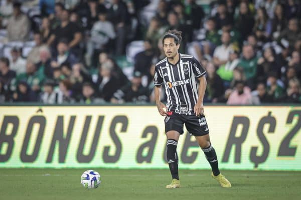Com justificativa inusitada, &aacute;rbitro detalha expuls&atilde;o de zagueiro do Atl&eacute;tico-MG contra o Coritiba