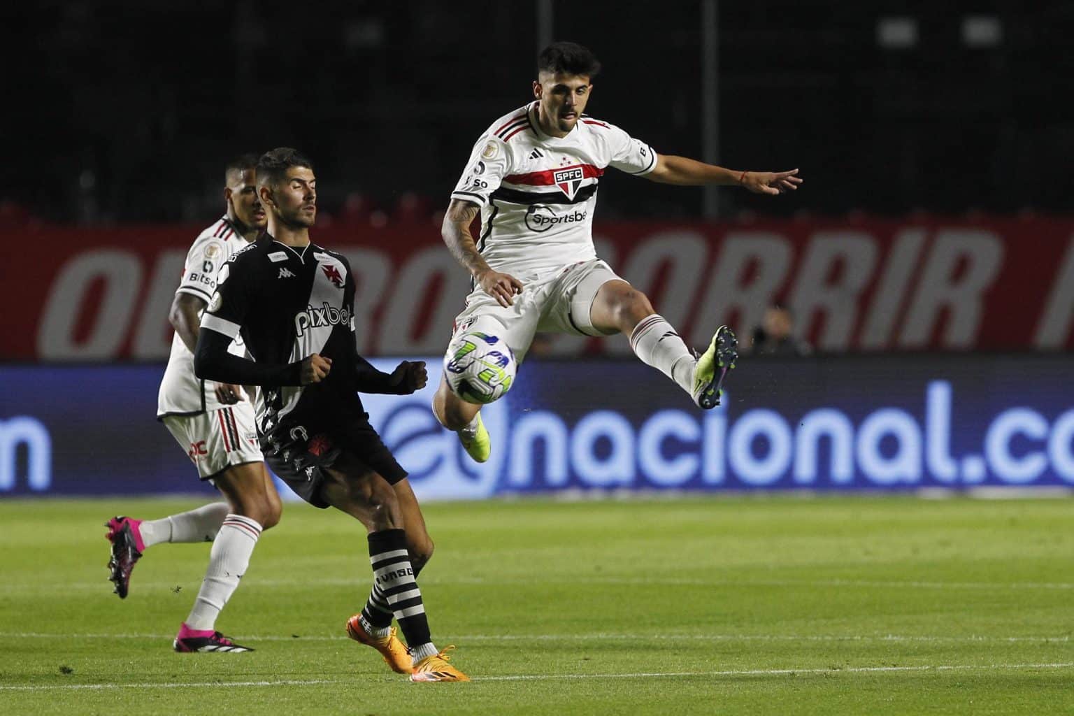 Autor de ‘gol salvador’, Beraldo acumula números expressivos na vitória do São Paulo contra o Vasco