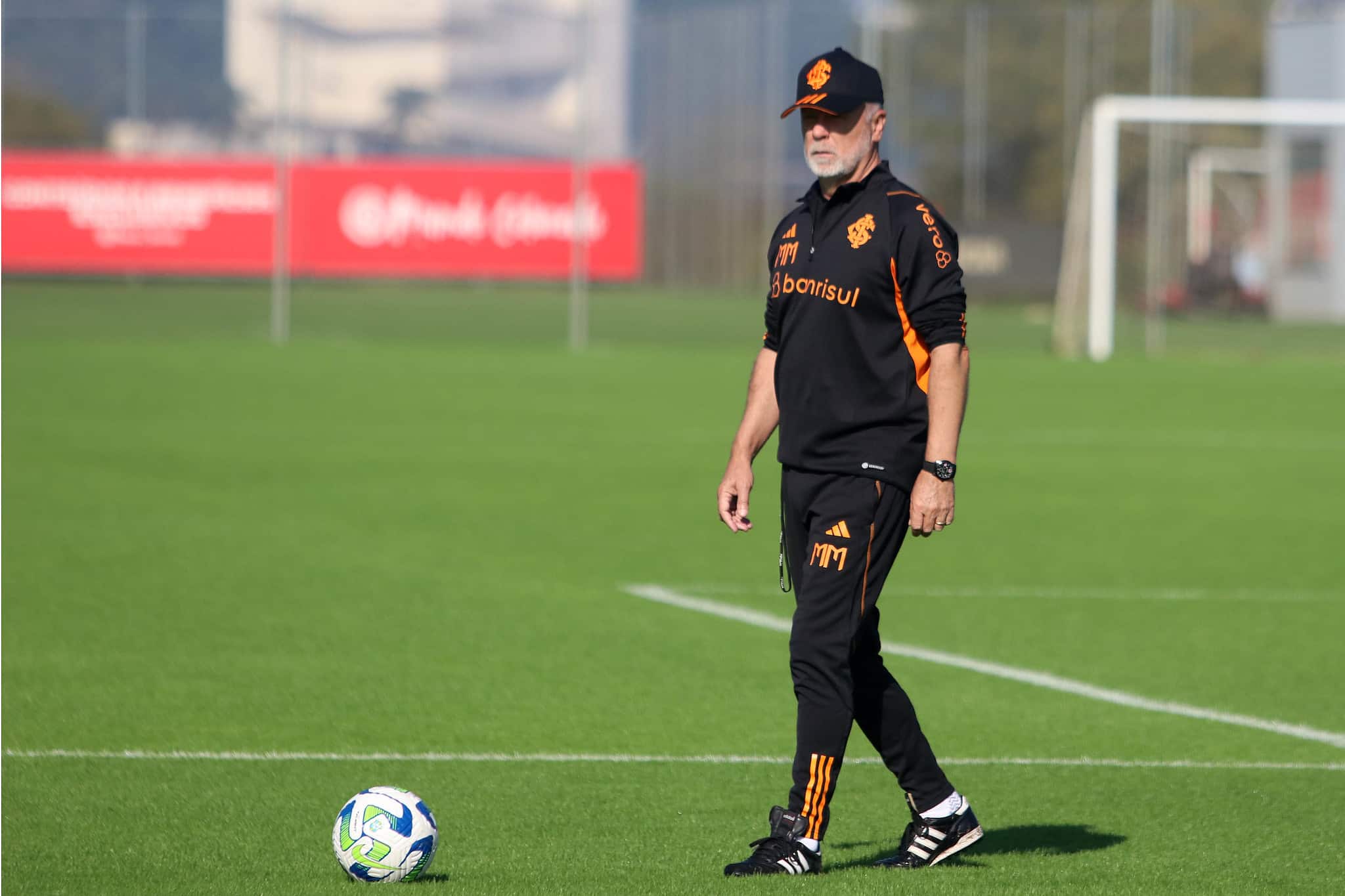 Inter embarca para Venezuela em crise com a torcida; veja