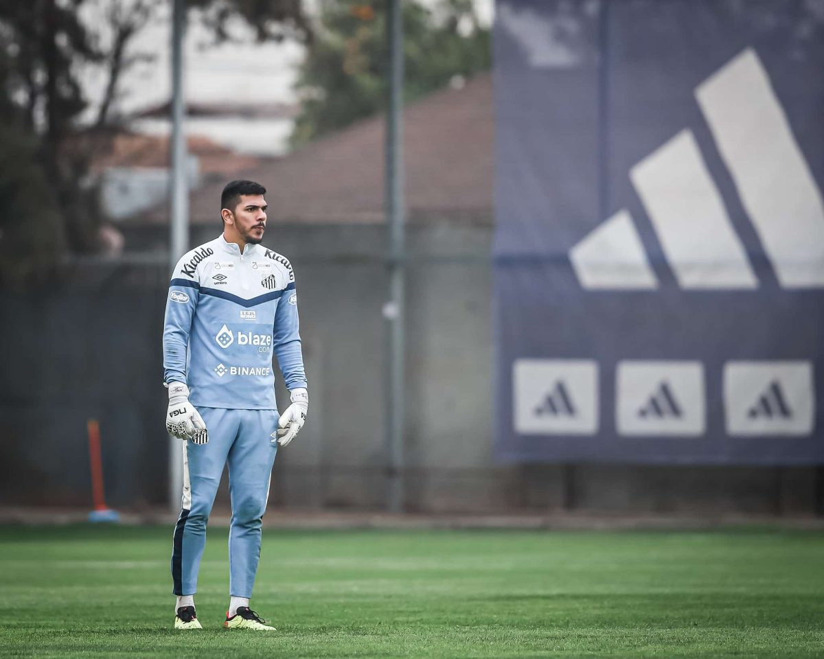 Goleiro do Santos se irrita e dispara contra arbitragem e Conmebol após derrota pela Sul-Americana