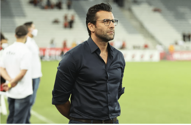 Alberto Valentim pode se tornar t&eacute;cnico de gigante brasileiro
