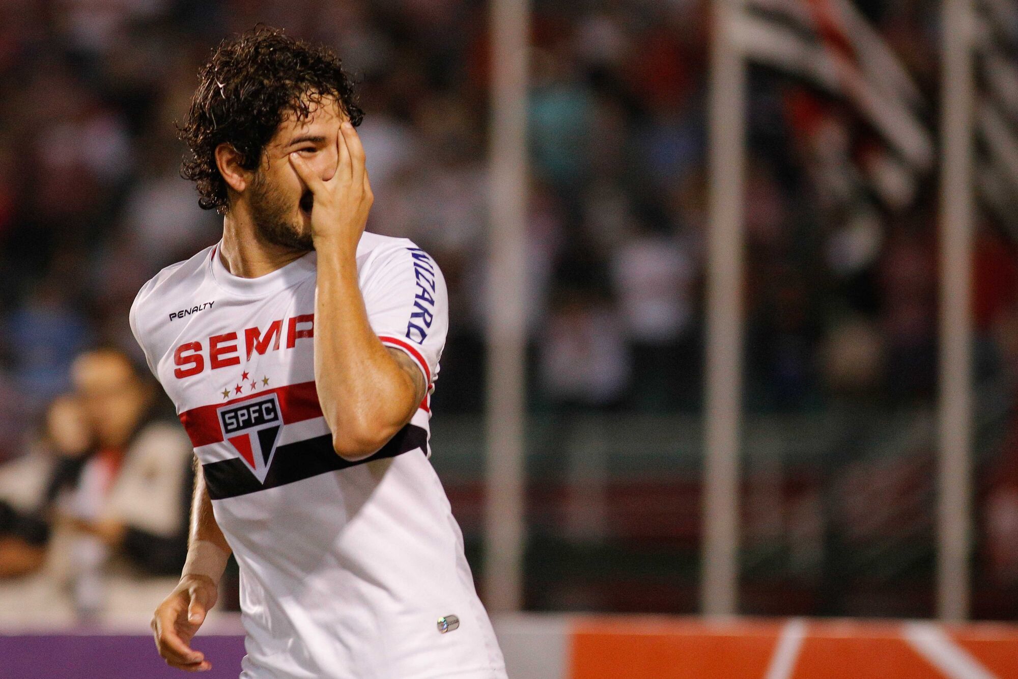 Pode pedir m&uacute;sica! S&atilde;o Paulo acerta com Alexandre Pato pela 3&ordf; vez