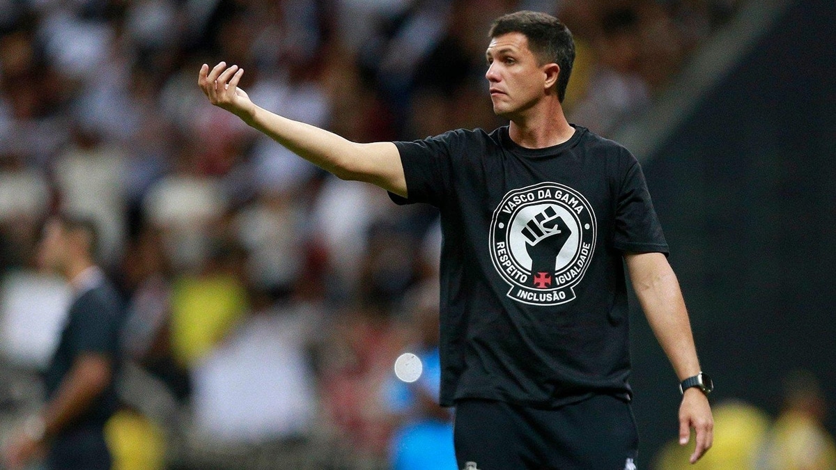 Vasco de Barbieri pode ter novidades no ataque no duelo contra o Santos; saiba mais