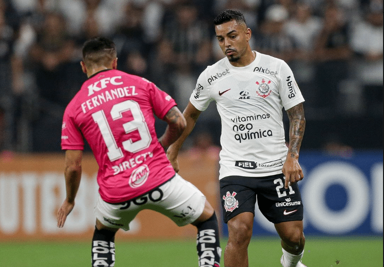 Jogador do Corinthians chora ap&oacute;s derrota na Libertadores