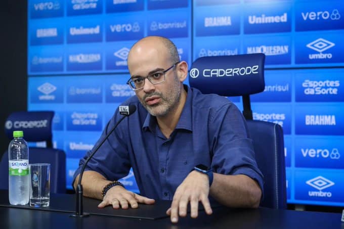 Dirigente de gigante brasileiro descarta saída: “Essa informação é maldosa e mentirosa”