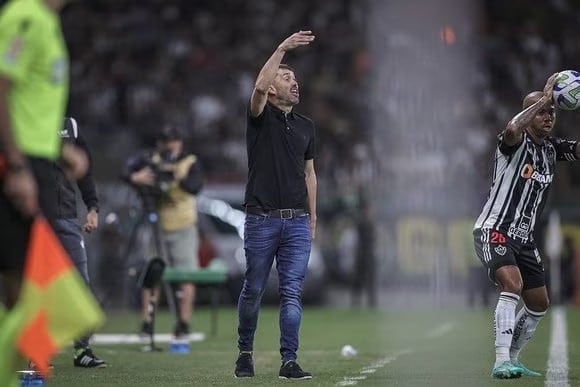 “Tenho uma dívida”, Eduardo Coudet diz que um dia quer voltar ao Internacional