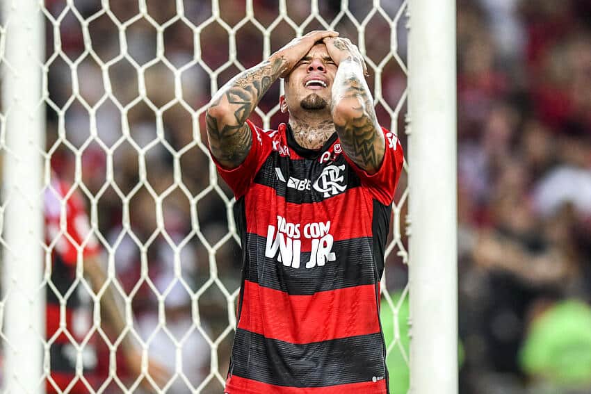 Torcida do Flamengo corneta craque ap&oacute;s empate; confira