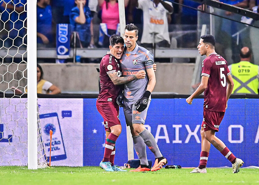 Craque do Fluminense dedica trof&eacute;u a companheiro de equipe: &ldquo;Jogou demais&rdquo;