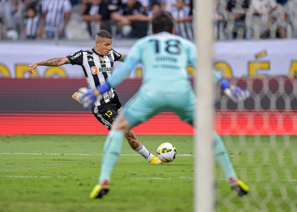 Perto de retorno aos gramados? Arana se pronuncia e manda recado &agrave; torcida do Atl&eacute;tico-MG