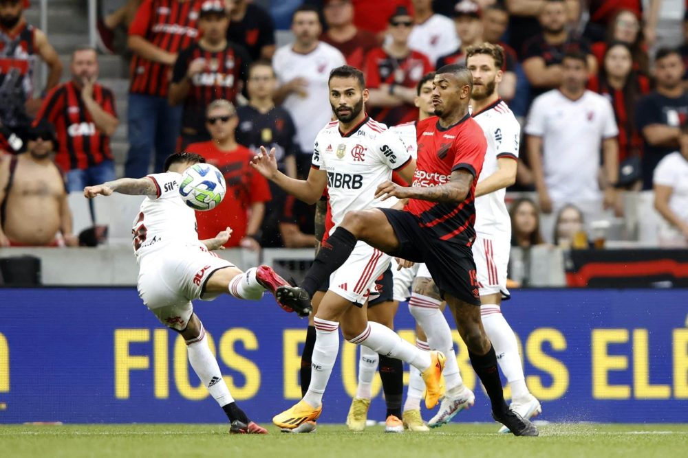 Sampaoli &lsquo;n&atilde;o aceita&rsquo; derrota para o Athletico-PR e faz cobran&ccedil;a ao elenco do Flamengo