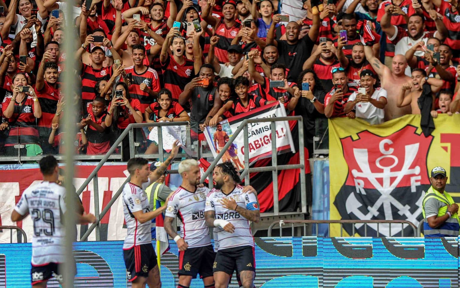 Flamengo &lsquo;muda postura&rsquo; no mercado e fica perto de anunciar atacante ex-S&atilde;o Paulo