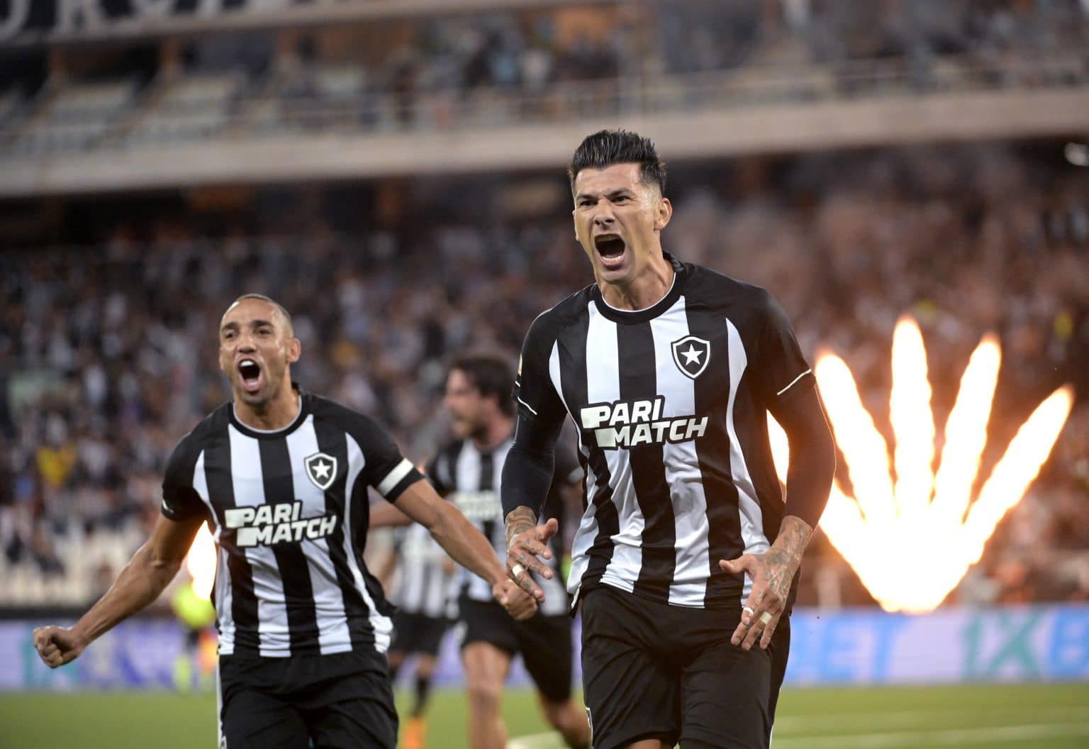 Cuesta rebate declaração de Nino e destrincha jogada da vitória do Botafogo sobre o Fluminense