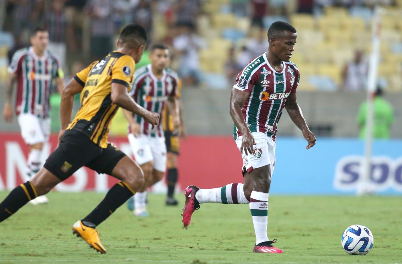 Arias destaca &lsquo;combust&iacute;vel&rsquo; especial para Fluminense buscar vit&oacute;ria contra o River Plate