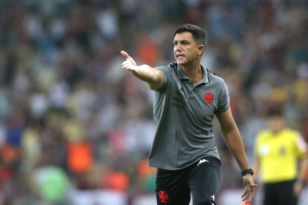 Vasco perde na justi&ccedil;a e tem 'preju&iacute;zo' para jogo contra o Santos