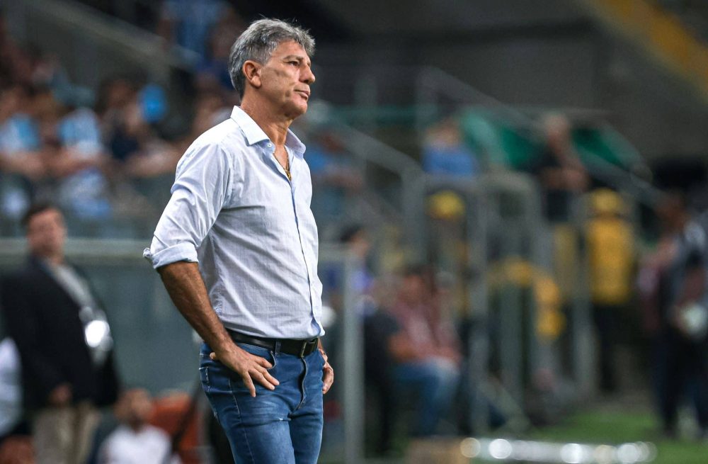 Renato Ga&uacute;cho detona equipe do Gr&ecirc;mio ap&oacute;s trope&ccedil;o e &lsquo;faz chantagem&rsquo; com diretoria do clube