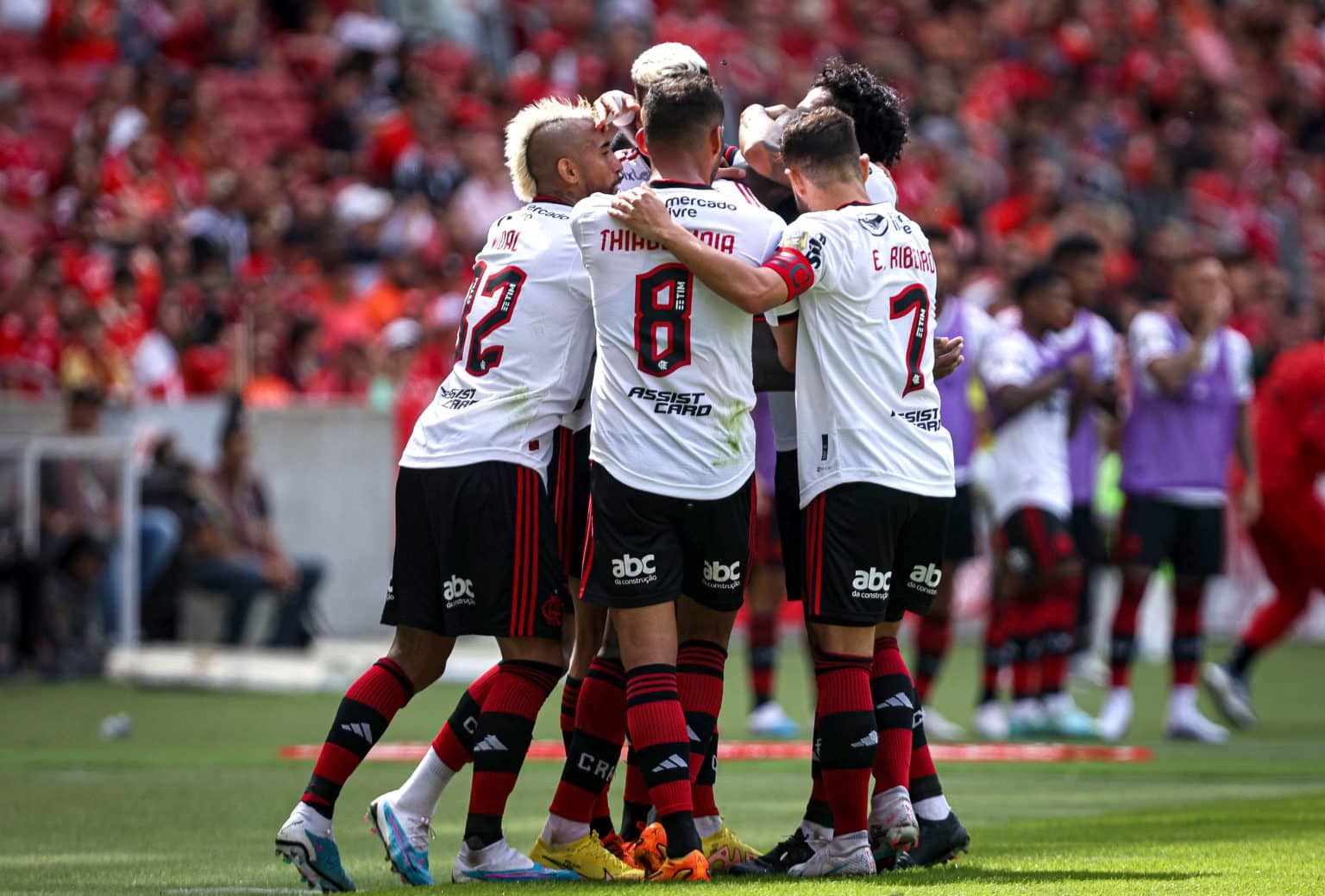 Jornalista aponta culpado por mau momento do Flamengo e ironiza picha&ccedil;&atilde;o de torcedor na G&aacute;vea