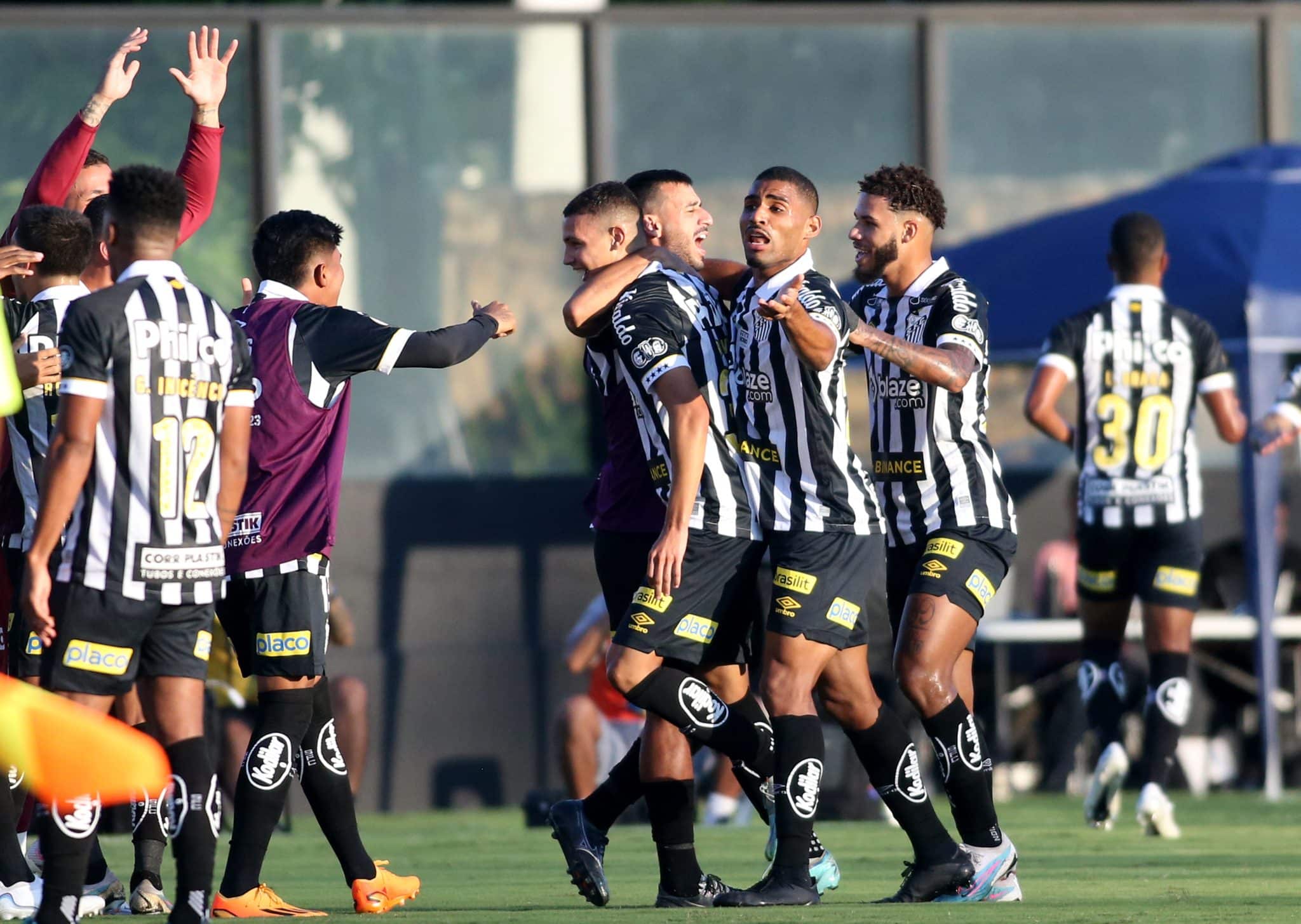 Santos quer fundo do Catar para aux&iacute;lio em contrata&ccedil;&otilde;es, sem virar SAF