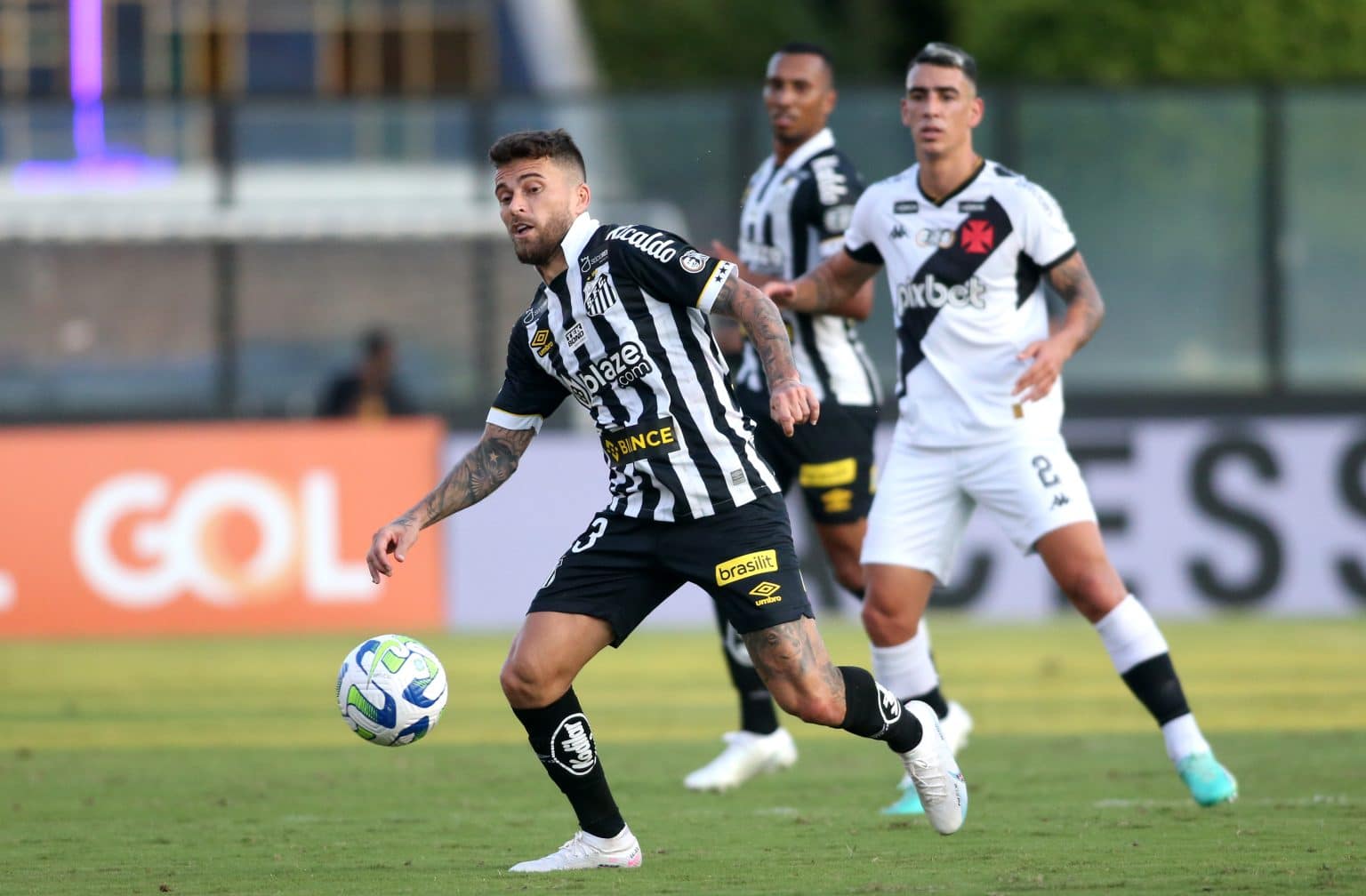 Lucas Lima revela rea&ccedil;&atilde;o de Bauermann e do elenco do Santos ap&oacute;s nome do zagueiro ser citado em esc&acirc;ndalo de apostas