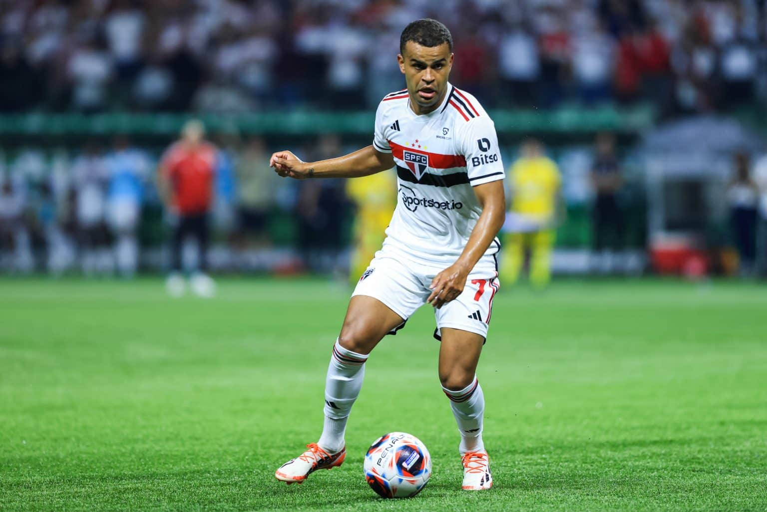 Com Dorival J&uacute;nior, Alisson ganha espa&ccedil;o e vive melhor momento com a camisa do S&atilde;o Paulo; confira os n&uacute;meros