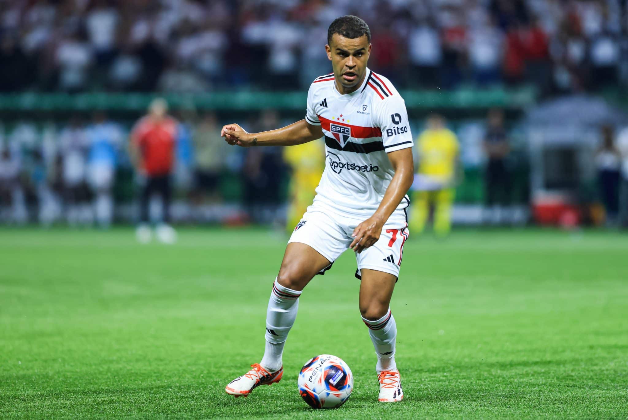 Com Dorival J&uacute;nior, Alisson ganha espa&ccedil;o e vive melhor momento com a camisa do S&atilde;o Paulo; confira os n&uacute;meros