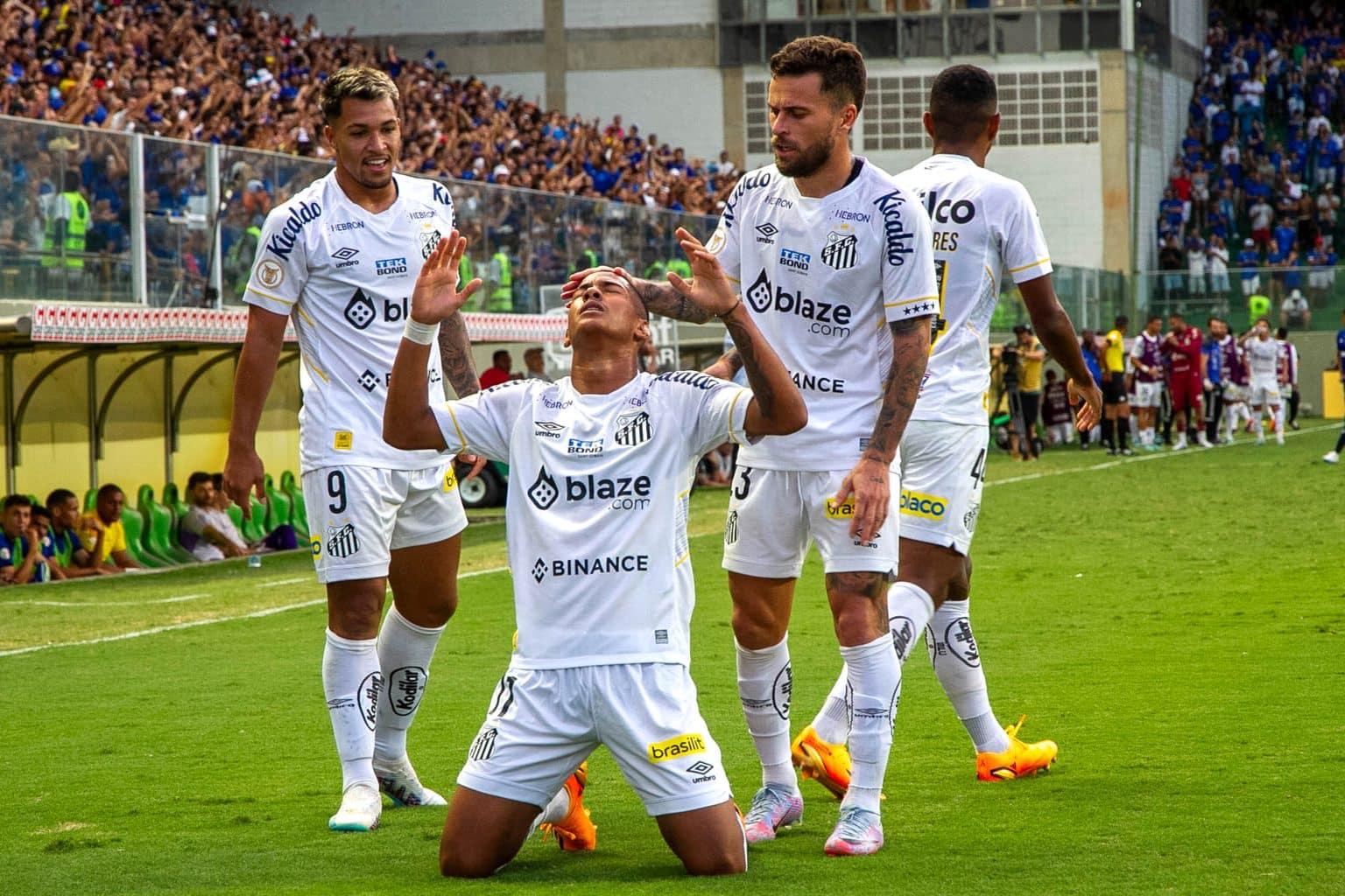 Jovem destaque do Santos revela inspira&ccedil;&atilde;o em Marcos Leonardo