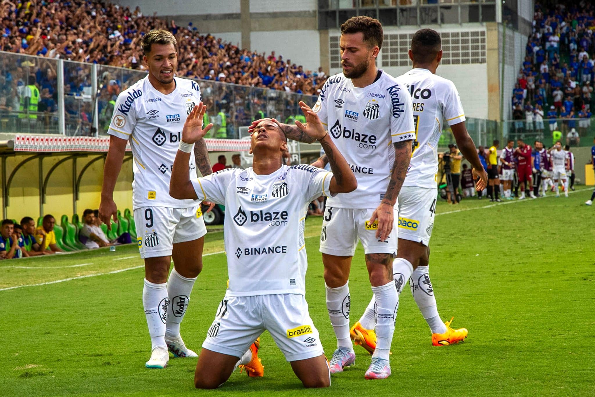 Jovem destaque do Santos revela inspira&ccedil;&atilde;o em Marcos Leonardo