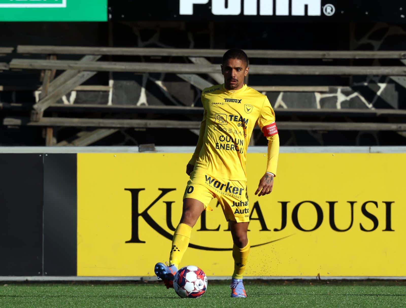 Meia ex-Flamengo marca gol, decide partida e é destaque na Europa; confira