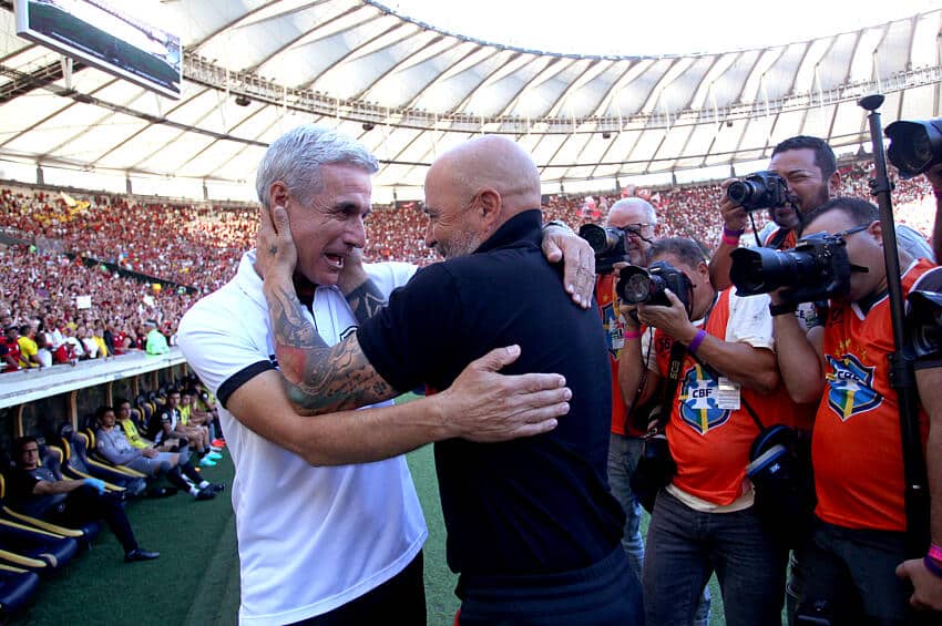 Comentarista alfineta Sampaoli, e faz compara&ccedil;&atilde;o, com Luxemburgo