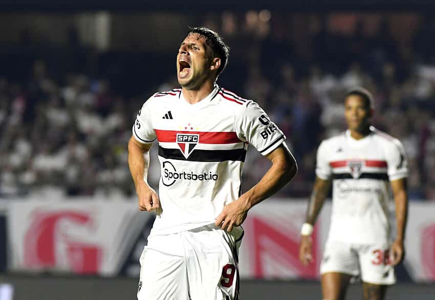Craque do S&atilde;o Paulo &eacute; l&iacute;der em dribles certos na temporada; veja n&uacute;meros
