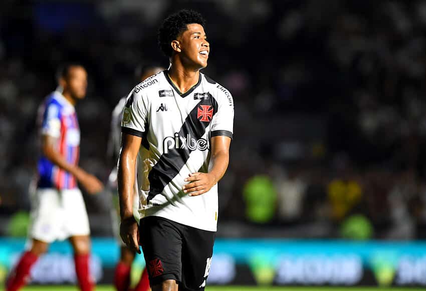 T&eacute;cnico do Vasco dispara: &ldquo;Problema da arbitragem &eacute; o treinador&rdquo;