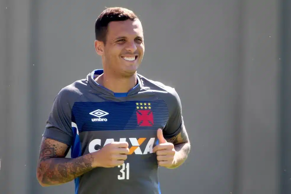 Vasco &eacute; condenado ao pagamento de quantia milion&aacute;rio a ex-lateral