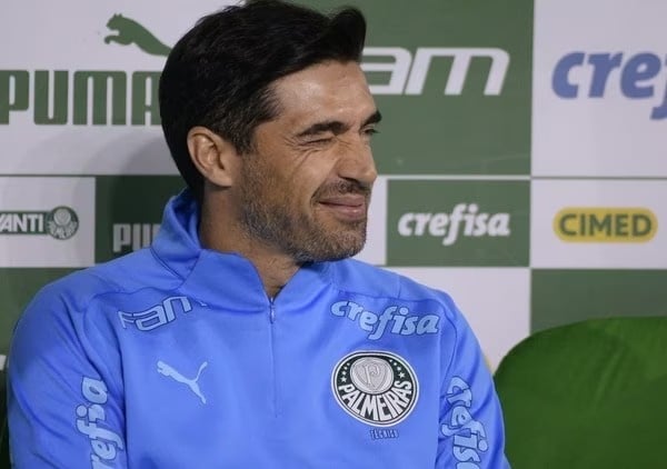 &ldquo;&Eacute; um jogador pronto&rdquo;, Abel Ferreira elogia r&aacute;pido encaixe de Arthur no Palmeiras