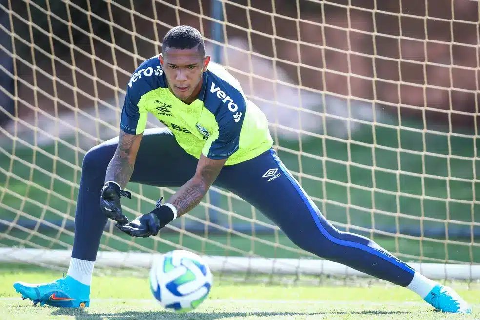Goleiro do Grêmio publica pedido de desculpas à torcida e pede nova chance no Tricolor