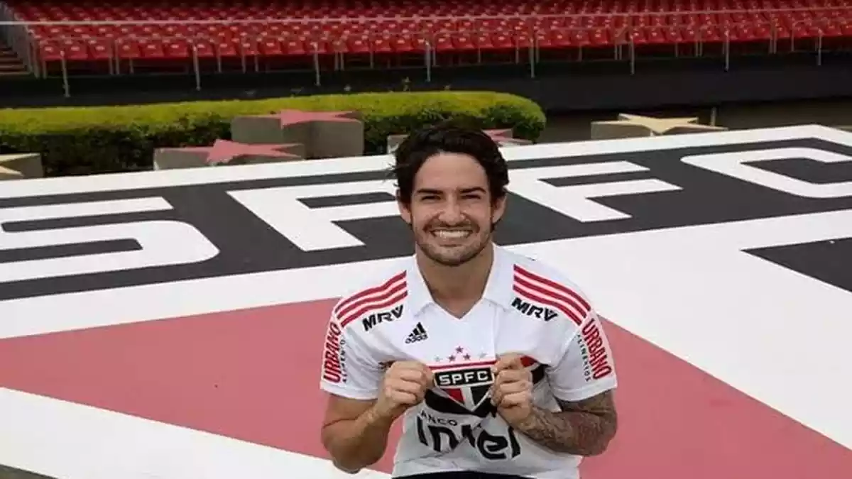 Pato tem n&uacute;mero de camisa, recomendado por Felipe Massa, livre no S&atilde;o Paulo; confira