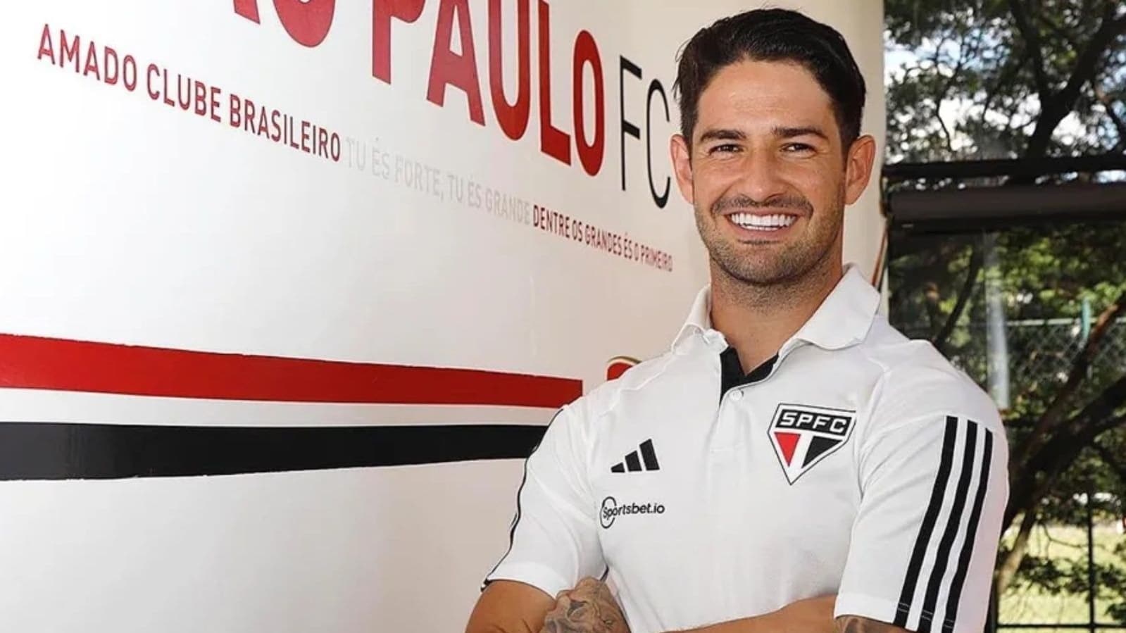 Apresenta&ccedil;&atilde;o de Alexandre Pato &eacute; adiada por problema inusitado