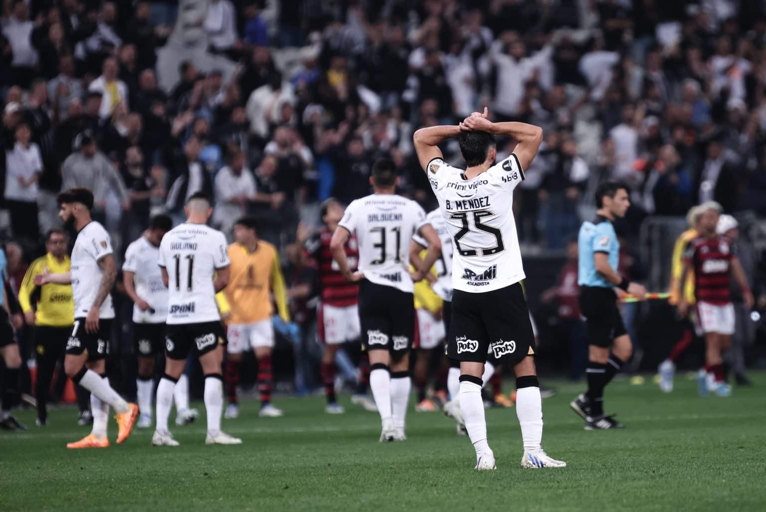 Corinthians mira refor&ccedil;o para defesa com indefini&ccedil;&atilde;o de renova&ccedil;&atilde;o com zagueiro