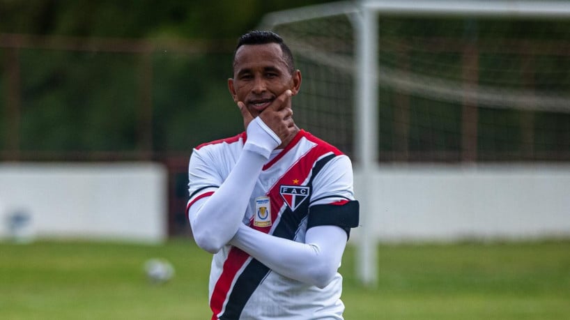 Gr&ecirc;mio tentou contrata&ccedil;&atilde;o de atacante de 41 anos, revela presidente